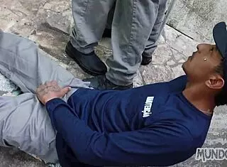 na hora do almoco a pausa pra foder com monster cock bareback