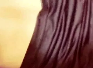 Indonezijska amaterka se skloni v hotelu za doggystyle seks v resničnosti