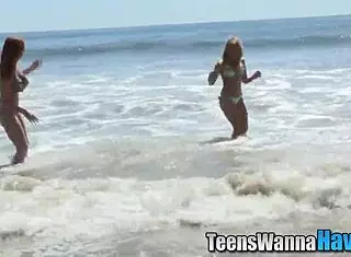 Teens in threeway get facialized