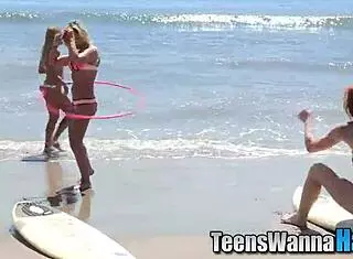 Teens in threeway get facialized