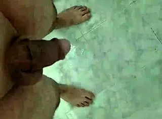 i'm pissing so good in the shower, feels amazing