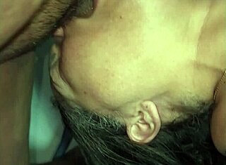 Dolgun milfe sik yalamayı doğru öğret