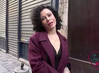 Stacy, a naughty russian, discovers french pleasures outdoors!