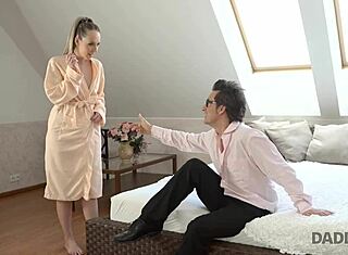 เฮ้ย อยากเห็นพ่อสกปรก ออแกซึมกับแฟนสาวลูกชายหรูหรา?