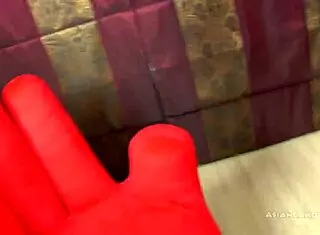 Thai Show Girl in HOT BLOWJOB Action