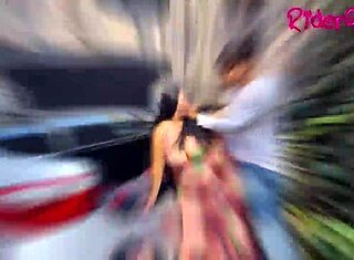 أشتهي زوجة أبي الكبيرة المنحنية لعمل سيارة خارجي