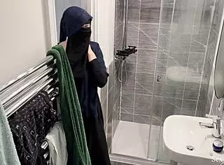 omg i didnt know arab girls do that in the shower