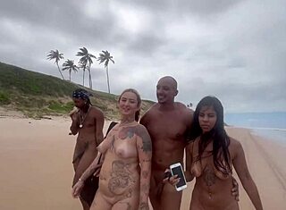 Jag gick med väninna att ge fitta på nudiststrand