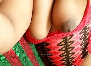 Asian Horny Aunty Showing Big Boobs