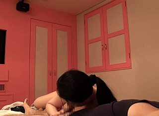 乡村老妇人按摩师提供意外的火辣服务