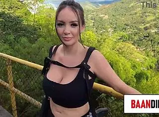 cosplayer cachonda sola caminando quiere vergas grandes