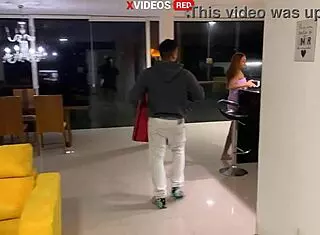 Novinha Recebeu Entregador de Pizza So de Toalha Video Completo