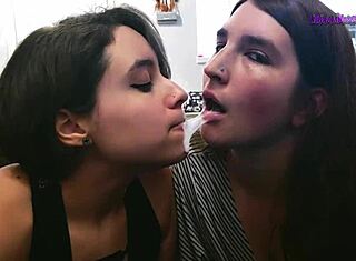 Me pillaron jugueteando con el marido en la cena de Paige Steele, así que se unió para el aperitivo clip 1