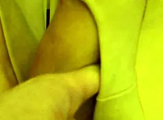 wb coworker high arch foot rubbing session