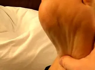 wb coworker high arch foot rubbing session