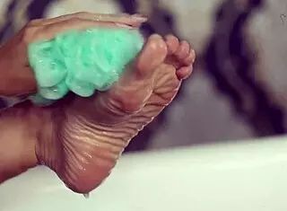 Lady snow, a curvy fat babe, masturbates solo, spreading her tight beaver and tits, ending with golden shower