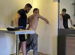 fui pintar a casa do rico e ele acabou me fudendo - video promocional 😈