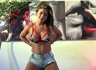 Luna Oliveira does sensual strip
