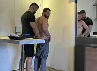 fui pintar a casa do rico e ele acabou me fudendo - video promocional 😈