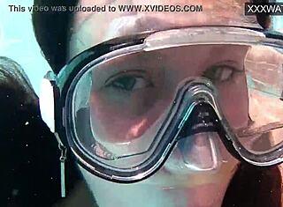 Minnie Manga en Eduard neuken hard en komen klaar in zwembad