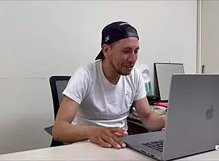 Tetona Madrastra Ends Up in Porno Instead of Makeup Tutorials with Stepson