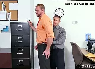 Bodybuilder bareback gay sex on first day at work