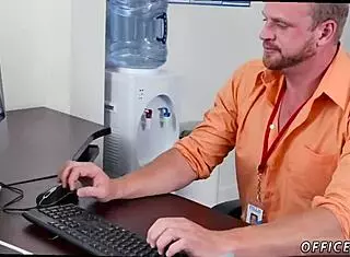 Bodybuilder bareback gay sex on first day at work