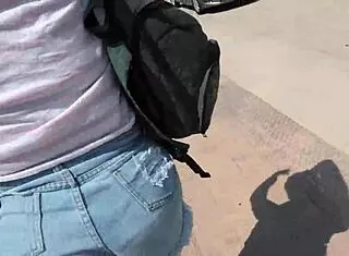 cute latina on the beach that saw me and came right away