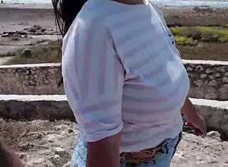 cute latina on the beach that saw me and came right away