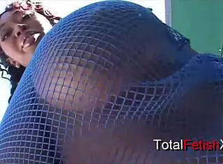 Хей Делота Браун, готова да покажеш обръсната путка?