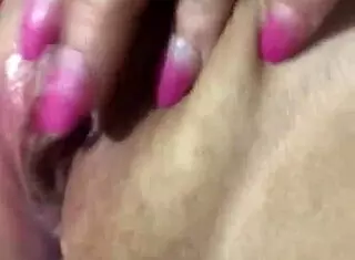 Tetona le rebotan mientras se lo meten en conce