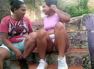 Le Doy a Chupar Bonbon a Mi Hermanastra de Mis Tetas