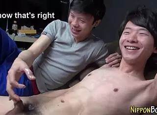 I’m hooked on this Asian teen in steamy shower play