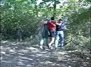 Mega fantje prikazujejo akcijo brez kondoma v retro filmu iz leta 1997