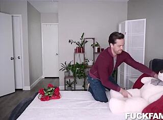 Эй, смотри на маленьких 18+ валентинок Алексию, Фиону и Аддис с Кайлом Мейсоном!