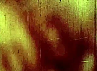 I love this retro black on black design