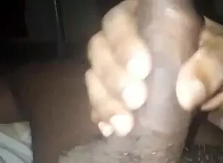 Se Masturba A Media Noche Casero