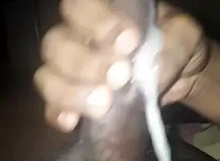 Se Masturba A Media Noche Casero