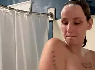 ivy19921 invites you to cum in shower