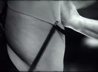 milf explores darker side with quick fucking 😈