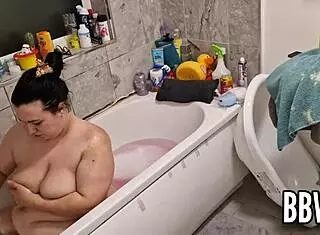 Voyeur Watches BBW in Bath Routine
