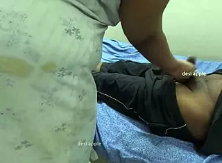 인도 센터에서 낯선 사람 자지 마사지하는 거 좋아해