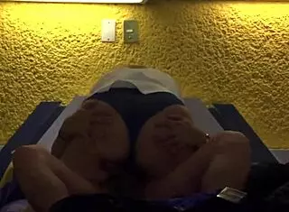 My mature neighbor looks so sexy, can't believe she’s real amateur!