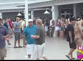 Slutty amateur flashes nude on the street at fantasy fest party