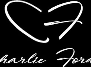 Charlie Forde disfruta masaje erótico sensual en XRed