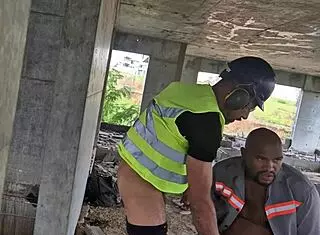 After everyone left, workers fuck shamelessly in the construction building.