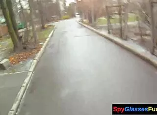 Babka cucající kokot zachycená na špionce, jak jí tvrdě šukají pičku