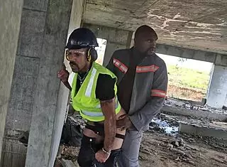 After everyone left, workers fuck shamelessly in the construction building.