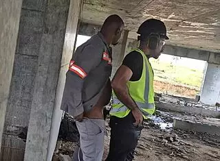 After everyone left, workers fuck shamelessly in the construction building.