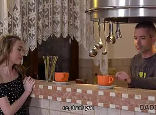 おじさんがフェラとタイトな剃毛マンコをゲット